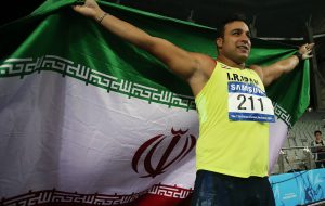 احسان حدادی: گرین کارت داشتم اما خیانتکار نیستم!/کسانی که در پارک تمرین می‌کنند جایشان همان پارک است