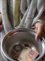 (تصاویر) قاشق‌زنی در تهران؛ طنین آیین کهن در کوچه‌های امروزی