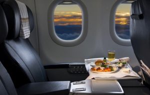 جایگزینی کامل اقلام غذایی سالم با ناسالم در خطوط هوایی طی ۳ ماه آینده