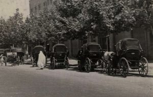 سفر به تهران دوره پهلوی؛ صف درشکه‌ها در مرکز پایتخت!