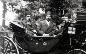 سفر به فرانسه با شاه؛ کالسکه‌سواری مظفرالدین شاه در پاریس