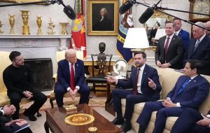 شرط جدید ترامپ برای زلنسکی:مقابل دوربین‌ها از من عذرخواهی کن