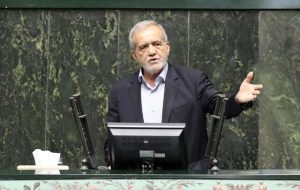 مشکلات اقتصادی به یک نفر مربوط نمی‌شود/ در جنگ اقتصادی نمی توانیم با یک نسخه تمام مشکلات را حل کنیم