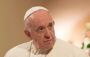 کار پاپ به دستگاه تنفسی کشید