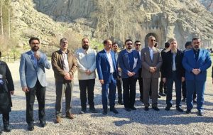 کرمانشاه آماده میزبانی از مسافران نوروزی است/ مجوز تله‌کابین تاق‌بستان را باید بگیریم