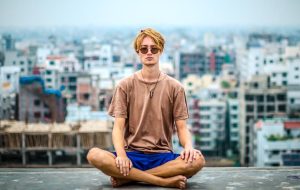 مراقبه چیست و چه تاثیری بر ذهن ما دارد؟