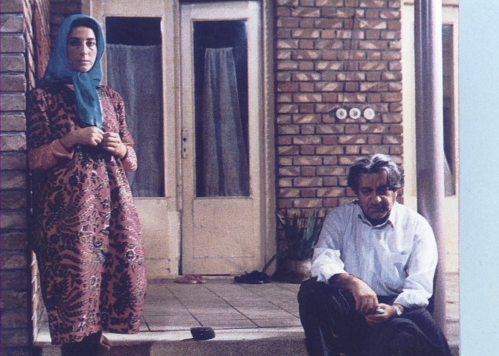 نمایی از فیلم روسری آبی