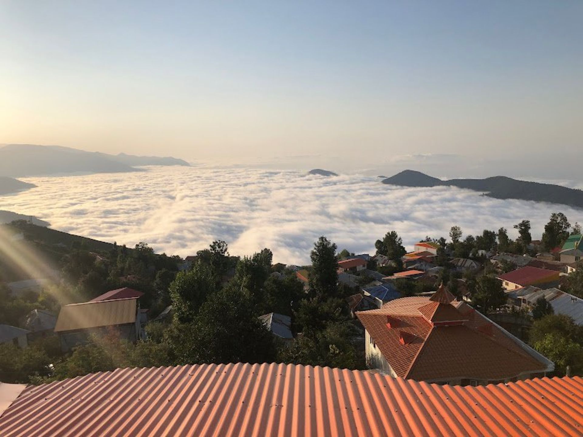 دریای ابر، درختان و خانه های فیلبند