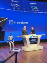 برای اولین بار ، یک ربات انسان دوستانه زنگ افتتاح Nasdaq را زنگ می زند