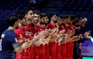 عکس | بوسه خاص پیاتزا بر دست ستاره جوان تیم ملی