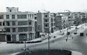 سفر به تهران قدیم؛ عکس ژنرال آمریکایی از میدان فردوسی در دهه ۲۰ شمسی!