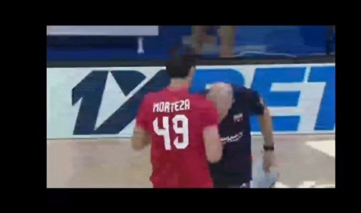 عکس | بوسه خاص پیاتزا بر دست ستاره جوان تیم ملی