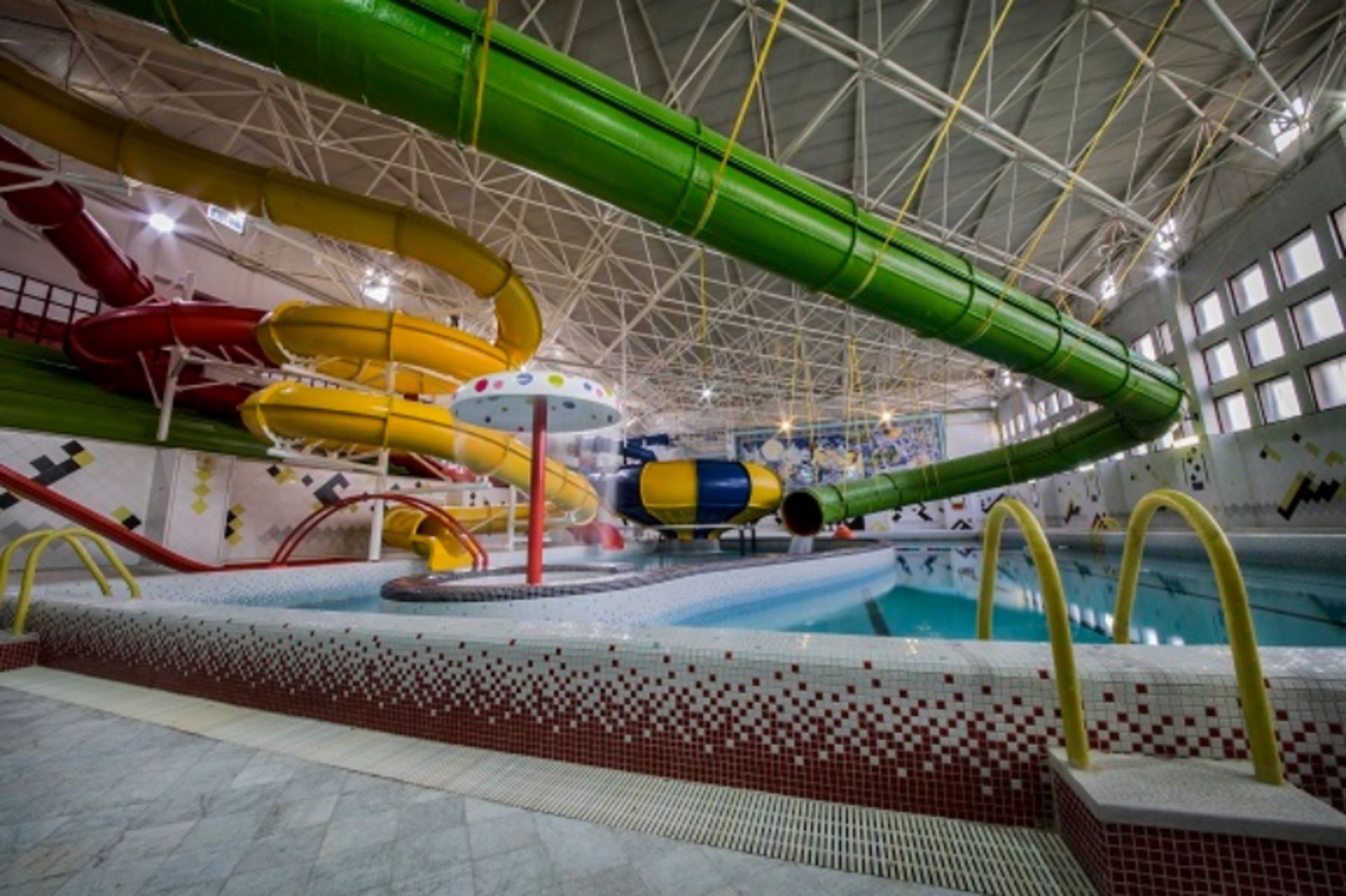 سرسره های رنگی در پارک آبی کوثر