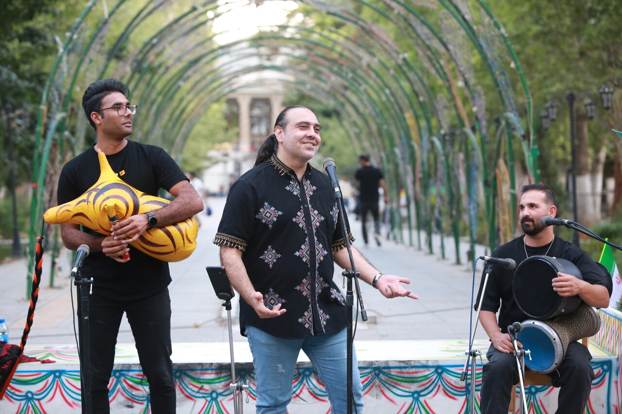 پیچیدن صدای دمام و نی‌انبان در باغ فردوس هم‌زمان با آتش‌بس