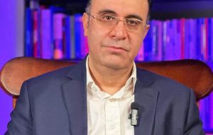 تورم ۱۰۰ درصدی در سال آینده با سقوط خودروسازی/ برای بهبود اقتصاد کشور، عارف باید برکنار شود