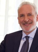 پیتر شیف بازده های طلای ETF را جشن می گیرد ، Dunks on Bitcoin