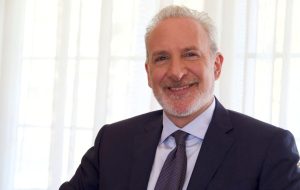 پیتر شیف بازده های طلای ETF را جشن می گیرد ، Dunks on Bitcoin