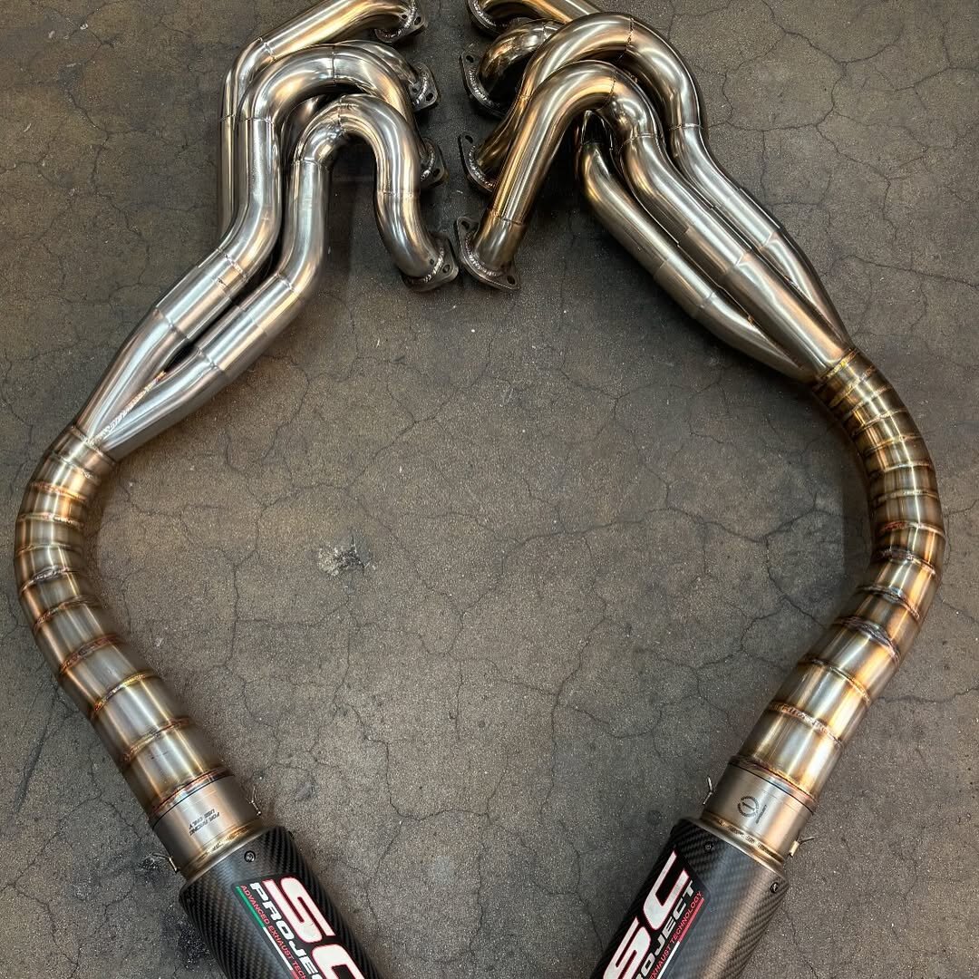 تولد یک هیولا / موتورسیکلت سفارشی با قلب فراری ساخته شد! /عکس