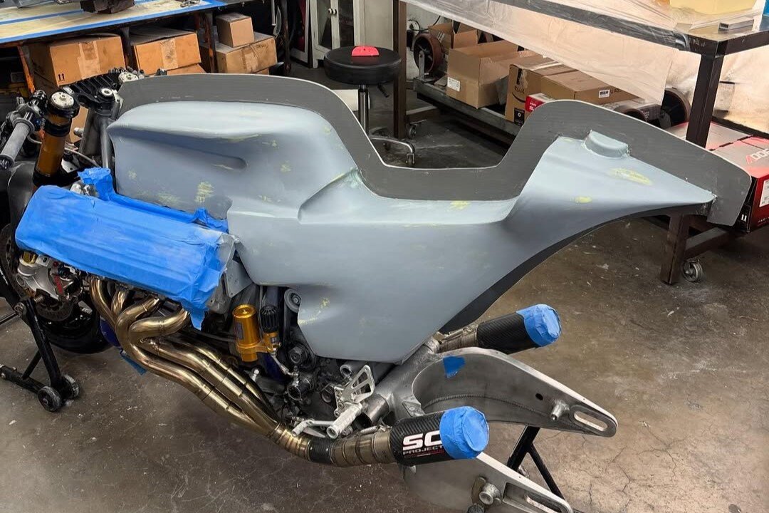 تولد یک هیولا / موتورسیکلت سفارشی با قلب فراری ساخته شد! /عکس