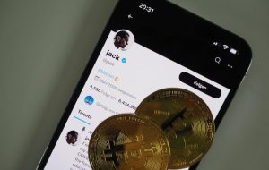 بلوک شروع به سوار شدن فروشندگان برای پرداخت رعد و برق بیت کوین در مربع می کند