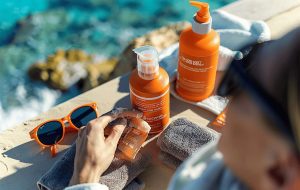 راهنمای انتخاب ضد آفتاب مناسب برای فصل تابستان