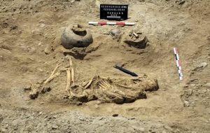 آرامگاه جنگجوی بلندقد با نیزه‌ای نادر در آذربایجان کشف شد