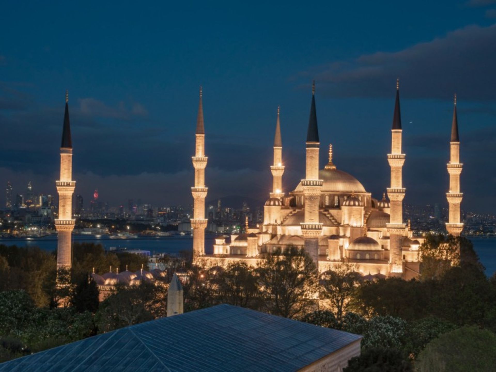 نورپردازی مسجد آبی استانبول در شب