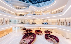 شگفت‌انگیزترین لابی‌ هتل‌های لوکس جهان؛ معماری، نور و شکوه