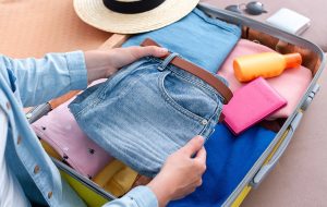 بدون این ۱۰ وسیله هرگز سوار هواپیما نشوید!