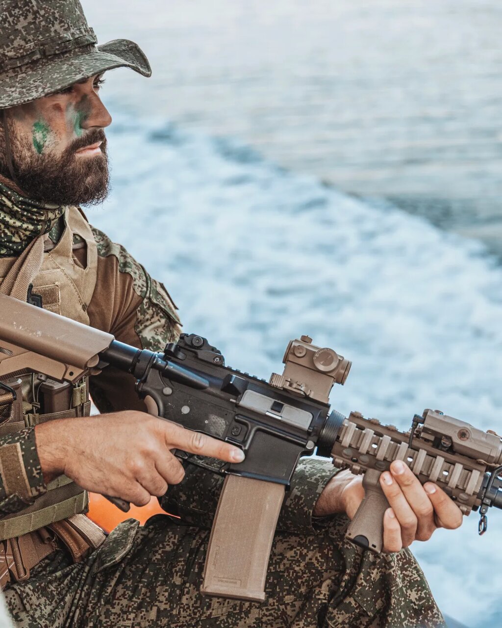 عکس | ستاره منچسترسیتی در میدان جنگ؛ تعطیلاتی به سبک کماندوها!