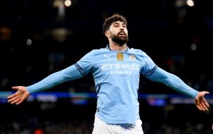 عکس | ستاره منچسترسیتی در میدان جنگ؛ مدافع سیتیزن‌ها کماندو شد!