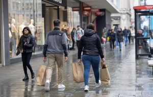 CBI می گوید ، رکود خرده فروشی انگلیس تا 10 ماه امتداد دارد.