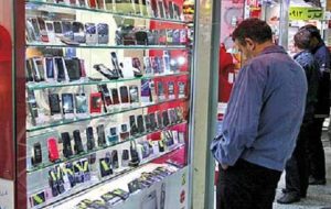 افزایش بی ضابطه قیمت در بازار تلفن همراه /لزوم برخورد سازمان حمایت