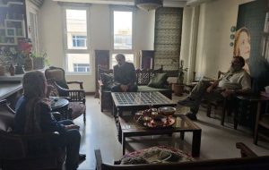 بازدید مدیران سینمایی از سینماگران آسیب‌دیده