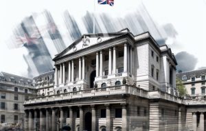 بانک مرکزی انگلیس با وجود تثبیت بازار ، فشار بدهی جهانی را پرچم می گذارد