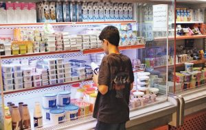 بررسی افزایش غیرمجاز قیمت لبنیات/ متخلفان باید قیمت‌ها را بازگردانند