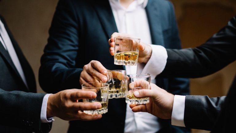 بیت کوین زیر 115 کیلو دلار کاهش می یابد و موسسات DIP را خریداری می کنند