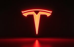 تسلا 4.3 میلیارد دلار معامله باتری انرژی ذخیره انرژی با انرژی ال جی را امضا می کند