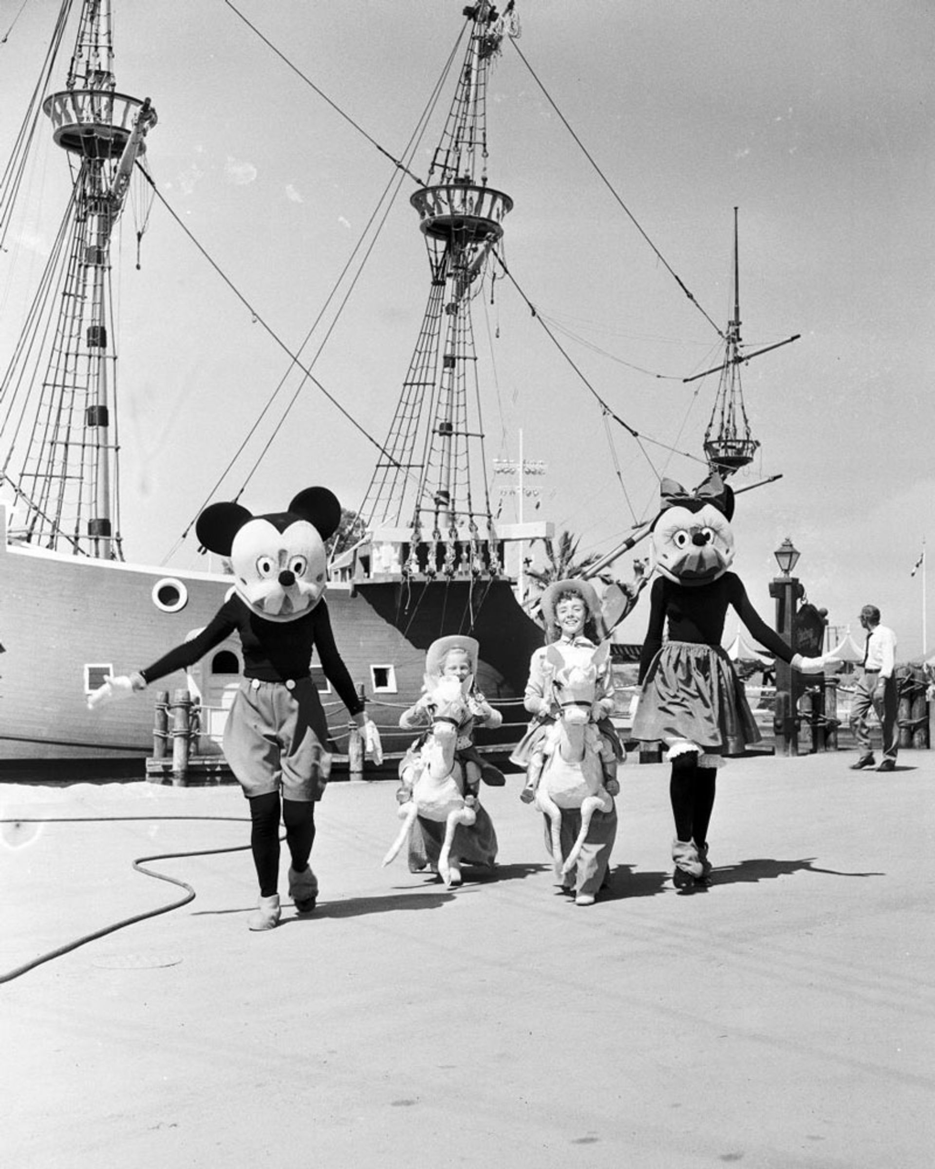 عکس سیاه و سفید دیزنی‌ لند آمریکا