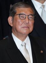 دولت اقلیت ژاپن به عنوان طوفان اقتصادی با انتخابات انتخاباتی روبرو می شود