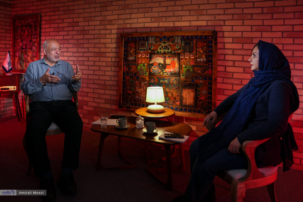 رشد ۸ درصدی اقتصاد رویاست یا واقعیت؟/ چیت‌چیان: برای اعلام نظر درباره تغییر ساعت از سوی احمدی‌نژاد توبیخ شدم