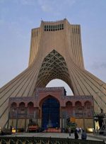 سازه غیرمجاز در حریم برج آزادی؛ میراث فرهنگی دستور جمع‌آوری داد