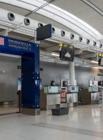 ساکنان دائم کانادا ، کارگران خارجی و شهروندان ممکن است برای ورود به ایالات متحده هزینه 250 دلار اضافی بپردازند