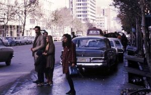 سفر به تهران قدیم؛ حال و هوای خیابان تخت‌جمشید و تیپ مردم در دهه ۵۰