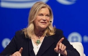 سناتور لوممیس قانون مالیات دارایی دیجیتال را معرفی می کند