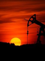 سیگنال جنگ تجاری به بازار نفت/ قیمت نفت پایین آمد