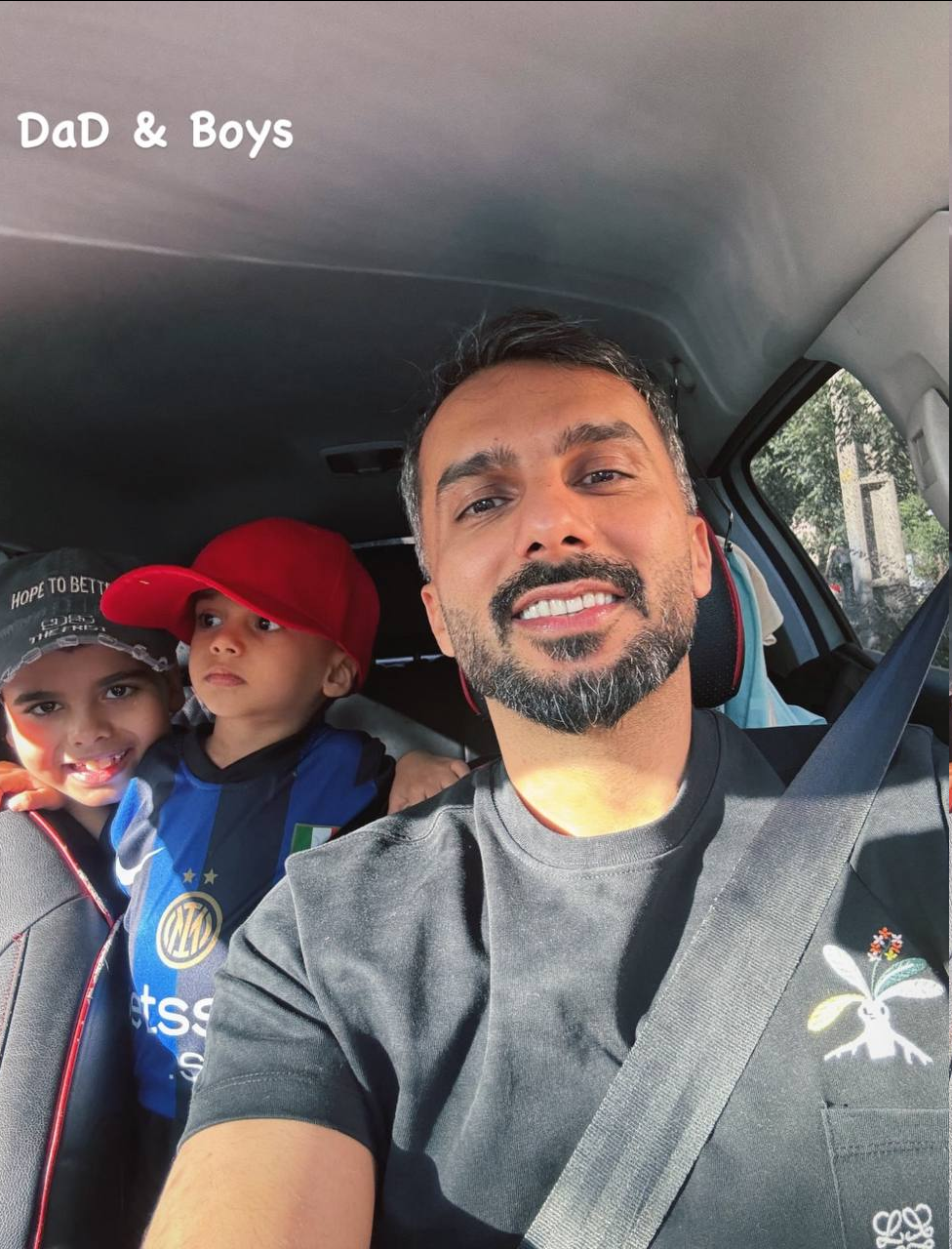 عکس | سلفی جدید محمدحسین میثاقی در کنار پسرانش