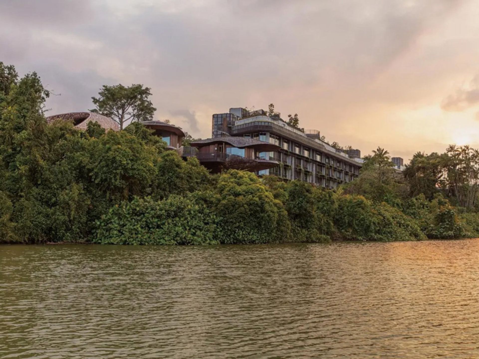 اقامتگاه احیاگر سنگاپور در کنار دریاچه