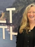 نویسنده پرفروش به جعل واقعیت متهم شد نویسنده پرفروش به جعل واقعیت متهم شد