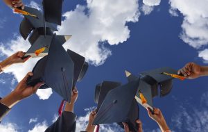 چگونه اطمینان حاصل کنیم که برنامه مطالعه شما واجد شرایط دریافت مجوز کار پس از فارغ التحصیلی است